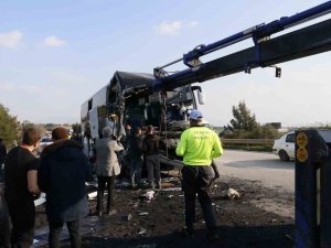 Depremzedeleri Taşıyan Otobüs Kaza Yaptı: 2 Ölü, 6 Yaralı