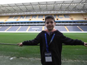 Fenerbahçe, Depremzede Kuzey Koşar Ve Ailesini Ülker Stadı’nda Ağırladı
