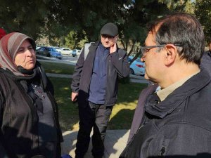 Bakan Dönmez, Depremzedeleri Ziyaret Etti