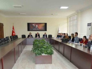 Rektör Özölçer Daire Başkanlarıyla Toplandı