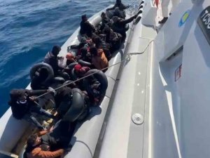 İ̇zmir Açıklarında 30 Düzensiz Göçmen Kurtarıldı