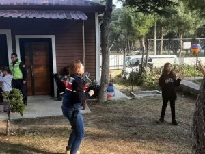 Deprem Mağduru Vatandaşlara Jandarmadan Moral