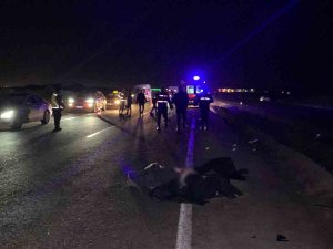 Aracın Çarpmasıyla 25 Metre Sürüklenen Yabancı Uyruklu Yaya Hayatını Kaybetti
