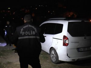 "Dur" İhtarına Uymadı, Polis Memuruna Çarpıp Ağır Yaraladı
