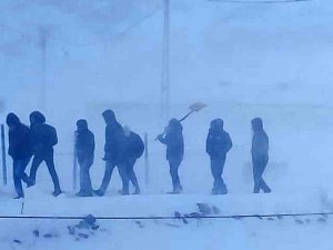 Tipi Nedeniyle Yolda Mahsur Kalan Öğrenciler Kurtarıldı