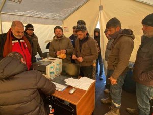 Depremzede Besicilere Hayvan Çadırı Desteği Verildi