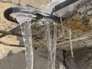 Ağrı Dondu, Camlar Buz Tuttu