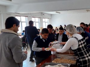 Çıldır’daki Öğrencilere Ücretsiz Yemek Hizmeti