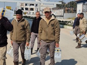 Enkaz Başından Ayrılmayan Can Dost