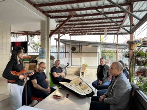 Depremzede Ebrar’ın Keman Talebi Yerine Getirildi