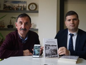 Balkanlara Hüzünlü Veda Kitabı, Enkazdaki Fotoğrafı İle Kahramanmaraş’ın Hüzünlü Veda Sembollerinden Biri Oldu