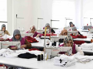 Komek Ve Asem Mensupları Depremzedelerin İçini Isıtıyor