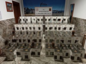 Antalya’da 3 Bin 48 Şişe Kaçak Alkol Ele Geçirildi