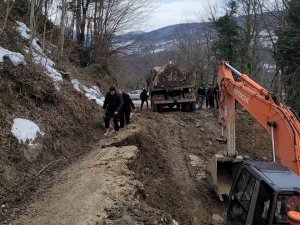 Kastamonu’da Yaşanan Heyelan Sonrası Mahallenin Yolu Ulaşıma Kapandı