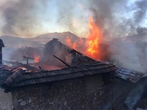 Boş Ev Alev Alev Yandı