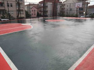 İ̇zmit Belediyesi’nden Gençlere Yeni Basketbol Sahası