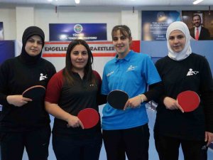 Depremden Kurtulan Milli Sporcu Kardeşlerin İlk İşi Masa Tenisi Oynamak Oldu