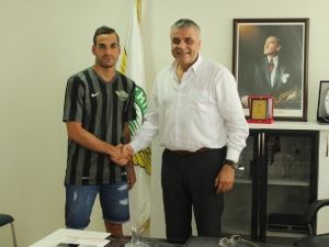Akhisar Belediyespor Mervan Çelik’i Bitirdi