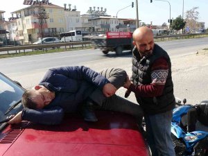 Kazada Otomobil Üzerine Düşen Yaralının Hali Görenleri Hayrete Düşürdü