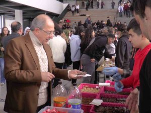 Öğrencilerden Depremzedeler İçin Hayır Panayırı