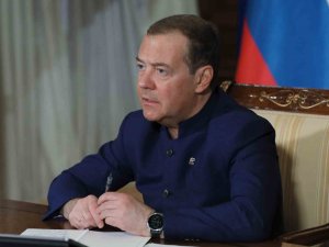 Medvedev: "Ülkemize Yönelik Tehditleri, Polonya Sınırına Kadar Olsa Bile Mümkün Olduğunca Geri İtmeliyiz"