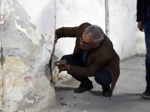 Tarsus Belediyesinin Eski Hizmet Binasının Kolanlarının Kesilmediği Ortaya Çıktı