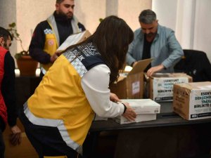 Deprem Bölgesine İlaç Ve Medikal Malzeme Desteği Sürüyor