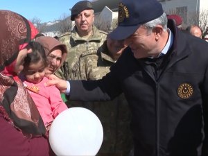 Bakan Akar, Konteyner Kentteki Kore Gazisinin İsteğini Yerine Getirdi