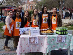 Sattıkları Lokmaların Geliriyle Depremzede Aileye Konteyner Alacaklar