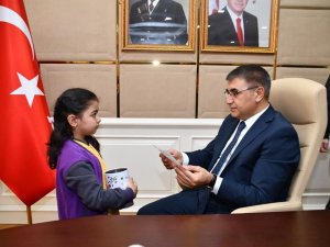 İ̇lkokul Öğrenciler Depremzedeler İçin 16 Bin Tl Bağış Yaptı