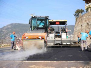 Alanya’da Asfalt Yenileme Çalışmaları Devam Ediyor
