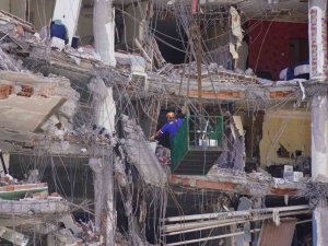 Ağır Hasarlı Galeria İ̇ş Merkezindeki 13 Kedi Kurtarıldı