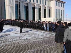 300 Polis Dualarla Yardım İçin Deprem Bölgesine Gönderildi
