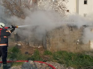 Sobadan Çıkan Yangın Baraka Evi Kül Etti