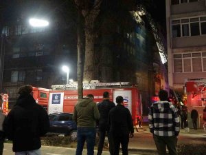 Tadilat Yapılan Binada Çıkan Yangını Film İzler Gibi İzlediler
