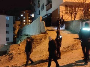 Başkent’te İstinat Duvarı Çöktü, 2 Apartman Tahliye Edildi