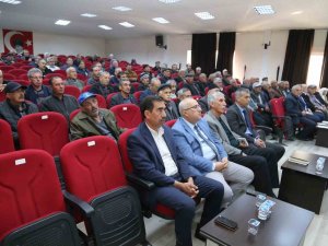 Çamelili Üreticilere Ağaç Budama Eğitimi Verildi