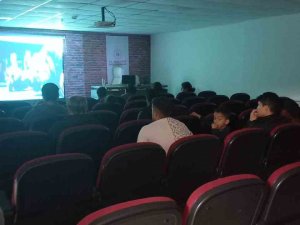 Depremzedelere Sinema Gecesi Düzenlendi