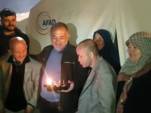 Afad Gönüllülerinden, Depremzedelere Doğum Günü Sürprizi