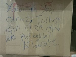 Depremzedelere Gönderilen Yardım Kolilerinden Çıkan Notlar Duygulandırıyor