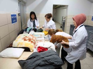 Küçükçekmece Belediyesinden Deprem Seferberliği: Bölgeye Yardımlar Sürüyor