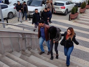 Araç Çalıp İlçe İlçe Gezen 3 Şüpheli Kıskıvrak Yakalandı; Suç Makinesi Çıktılar