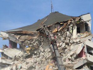 1999 Marmara Depreminde Hasar Almıştı, 24 Yıl Sonra Yıkımına Başlandı