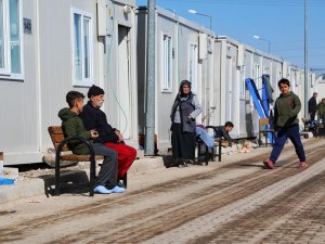 Beydağı Konteyner Kentte Oturma Bankları Kuruldu