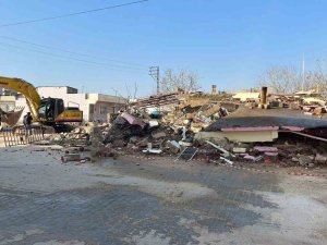 Araban’da Acil Ağır Hasarlı Binaların Yıkımına Başlandı