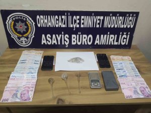 Bursa’da Uyuşturucu Operasyonu: 2 Gözaltı