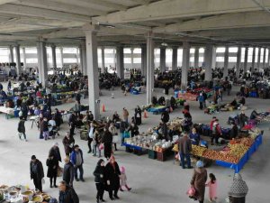 Lapseki’de Kapalı Pazaryeri Açıldı