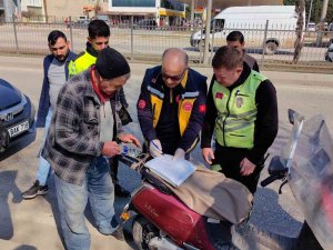 Bursa’da Bisikletten Düşen Alkollü Sürücü Polise Zor Anlar Yaşattı