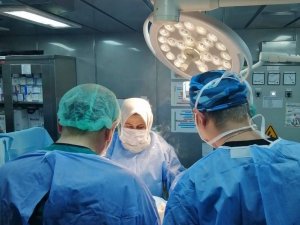 Bayraktar Gemisinde Depremzedelere Ameliyat Hizmeti