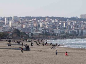 Sıcaklıkların 12 Derece Birden Yükseldiği Samsun’da Sahil Ve Parklar Şenlendi